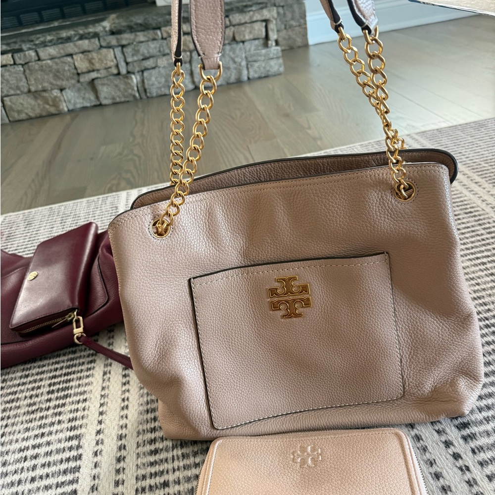 Tory Burch Cream Leather Shoulder Bag with Gold Accents